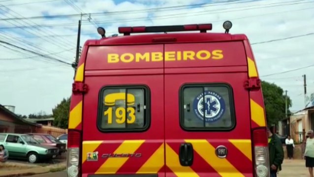 Jovem fica ferido em colisão entre carro e moto no Santa Cruz