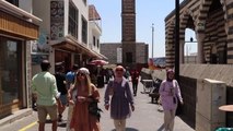 DİYARBAKIR - Türkiye'nin dört bir yanından gelen gençler Diyarbakır'ın tarihi ve turistik yerlerini gezdi