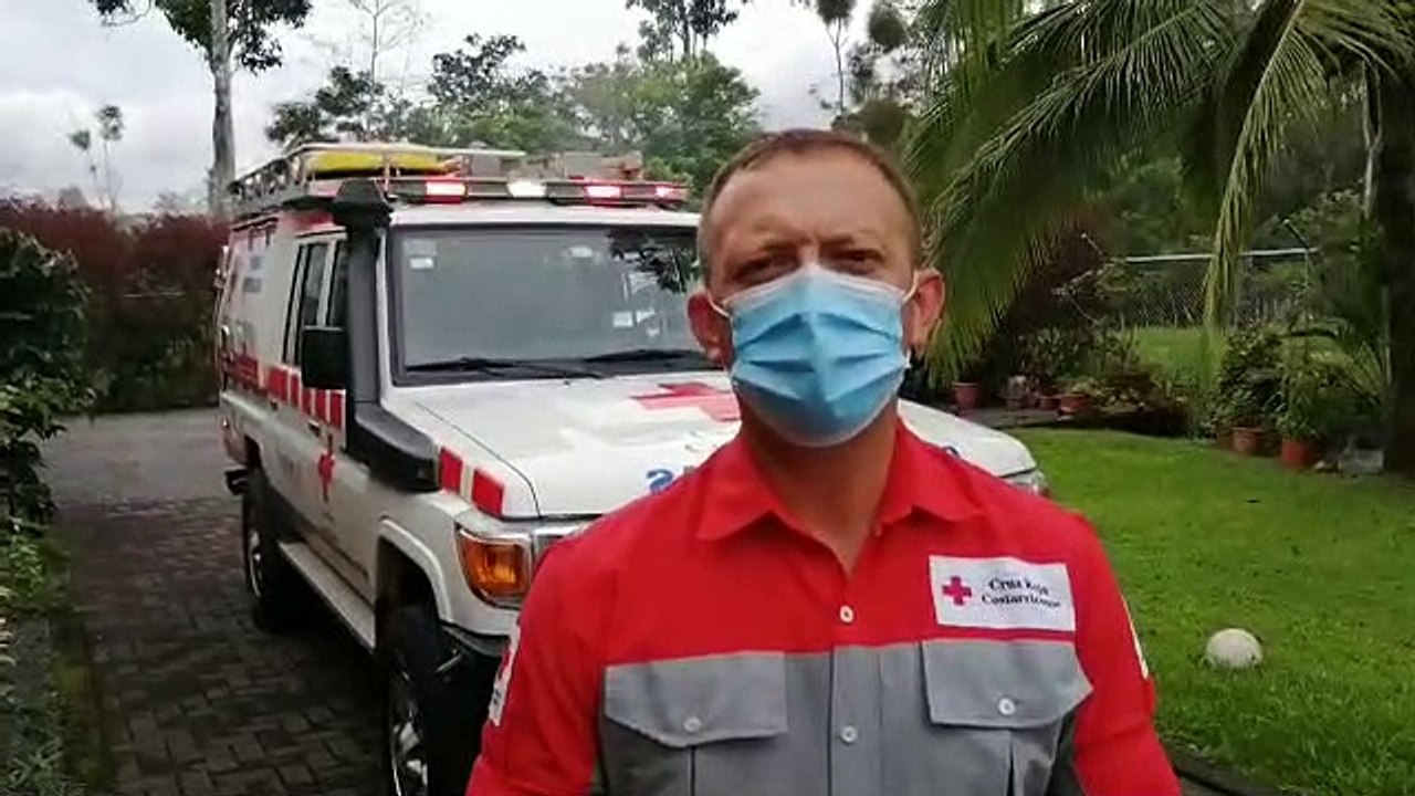Lancha con 21 personas se hundió en lago Arenal: Todos se salvaron