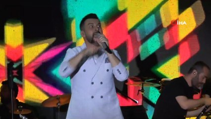 2 yıldır sahneye çıkmayan Gökhan Tepe sanat hayatının 25’inci yılını kutladı