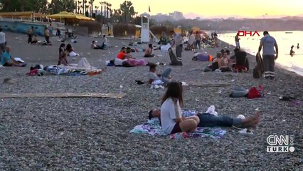Konyaaltı Sahili'nde sabahladılar