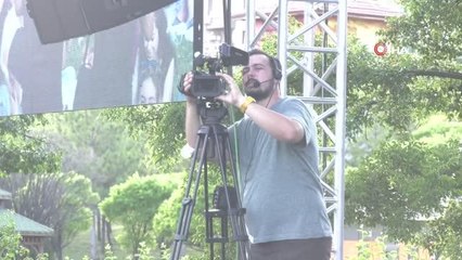 "Büyükşehir Parklarda" konserinde Melek Mosso'ya yoğun ilgi