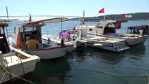 İstanbul'da savaş gemisi paniği: Kuvvetli dalgalar kafeyi sular altında bıraktı