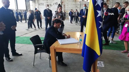 - Srebrenitsa'da hayatını kaybedenler soykırımın 26'ncı yıl dönümünde anıldı- Soykırımı tanıyan Karadağ Cumhurbaşkanı Djukanoviç anı defterini imzaladı