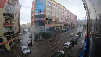 Sağanak yağış etkili oldu