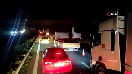 Parçalanan minibüsten sağ çıktı