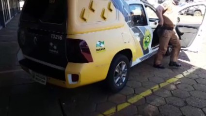 Homem é detido no XIV de Novembro após dar chutes no cachorro da vizinha