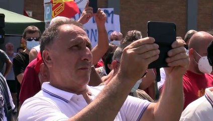 Licenziamenti, Landini agli operai della Gianetti: "Governo convochi azienda".