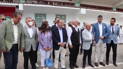 Kırkpınar'ın "ebedi altın kemerli" başpehlivanlarından Aydın Demir ve Hüseyin Çokal'ın Sarayiçi'ne heykelleri dikildi