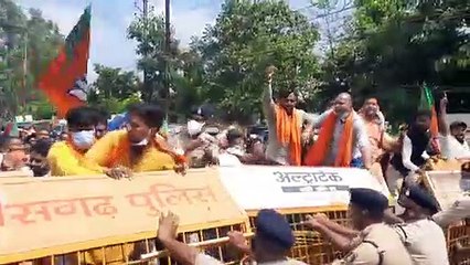 कांग्रेस कार्यालय का घेराव करने निकले भाजयुमो कार्यकर्ताओं की पुलिस से झूमाझटकी