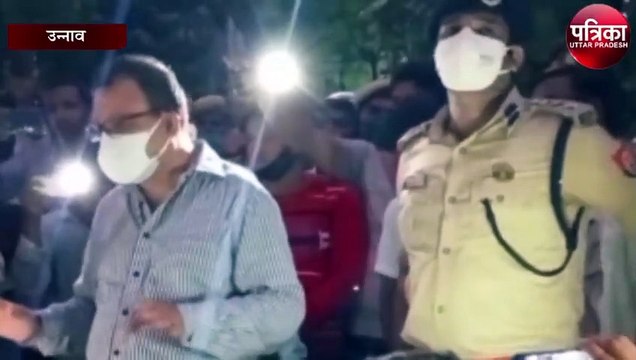 डीएम के इस आश्वासन के बाद पत्रकारों ने समाप्त किया धरना