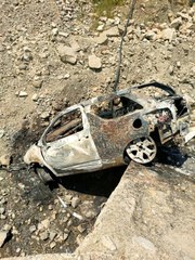2 araç alev alev yandı, 2 itfaiye eri son anda kurtuldu