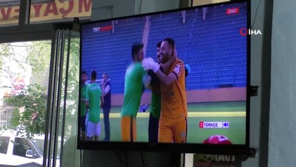 Iğdır’da taraftarlar şampiyonluğu halay çekerek kutladı