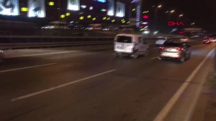 Beylikdüzü'nde motosiklet önündeki otomobile çarptı