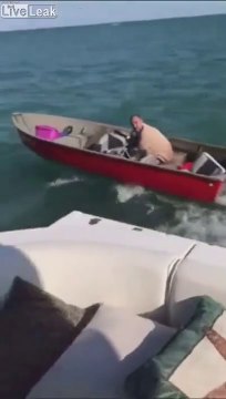 Un bateau percute volontairement un yacht pour se venger