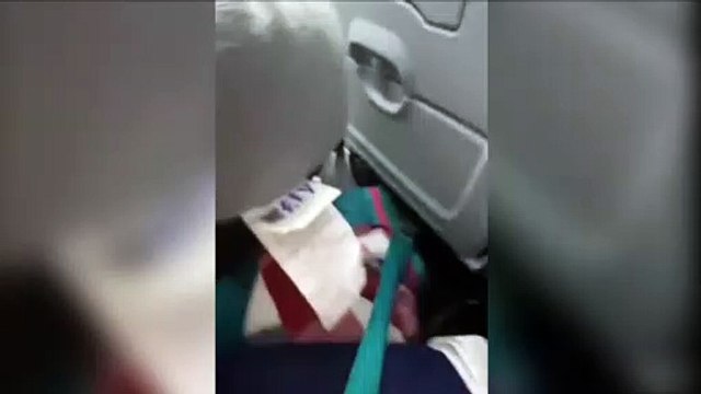 Mulher é amarrada e amordaçada durante voo após tentar abrir a porta do avião