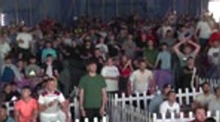 Euro 2020 - La joie des fans anglais sur le but de Shaw