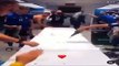 Il volo di De Rossi, la festa nello spogliatoio - Video