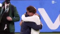 Mancini e Vialli, l'abbraccio dopo il trionfo - Video
