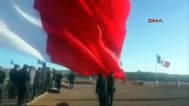Dev bayrağı tutmaya çalışan asker bayrakla birlikte böyle havaya uçtu!