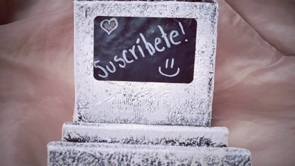 Con unos cartones de rollos de papel higiénico