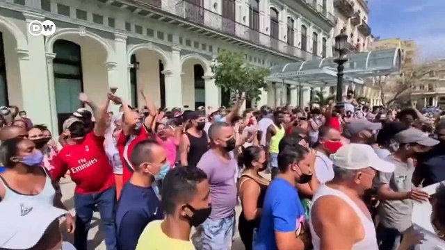 Emeutes à Cuba : Aux cris de Nous avons faim et A bas la dictature des milliers de personnes descendent dans la rue pour piller des magasins