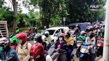 Personel Polri dan Masyarakat Hening Cipta Serentak dalam Bentuk Hormati Perjuangan Melawan Covid-19