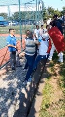 SULTANGAZİ'DE EŞİNİN ÖNÜNDE DARBETTİLER