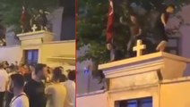 Kadıköy'de pes dedirten görüntüler! Kilise duvarına çıkıp dans ettiler