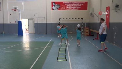 Esenyurt'ta çocuklar hem spor yapıyor hem de sosyalleşiyor