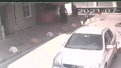 Son dakika haberi! Beyoğlu'nda bakkalda silahlı saldırı anları kamerada