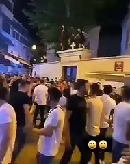 Kadıköy'de kilise kapısı üzerinde dansa AKP'den kınama