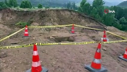 Villa yapmak için düzetme çalışması yapılan arazide tarihi mezarlar ortaya çıktı