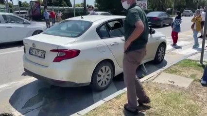 Son Dakika | Otomobilin motor bölümüne sıkışan kedi yavrusunu itfaiye kurtardı