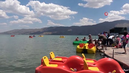 Doğu’nun gizli denizi “Hazar Gölü” tatilcilerin akınına uğradı