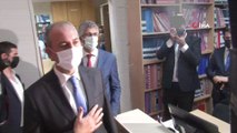 Bakan Gül, darp edilen icra memuru ile bir araya geldi