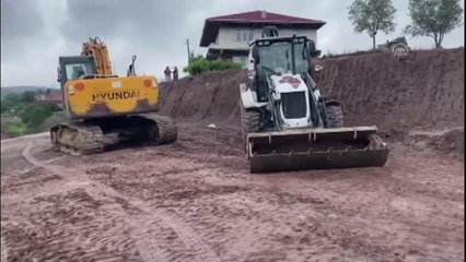 İş makinesiyle tesviye yapılan alanda nekropol olduğu değerlendirilen yapıya rastlandı