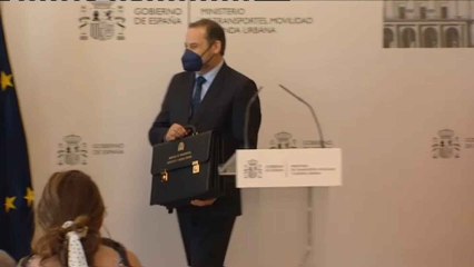 Ábalos entrega la cartera a Raquel Sánchez