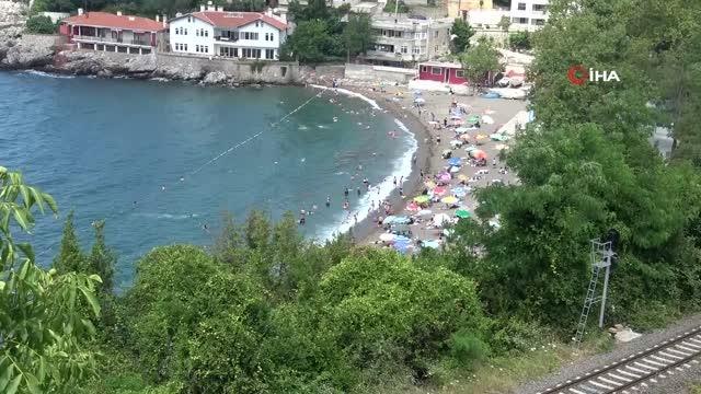 Hava sıcaklığı 30 dereceye ulaştı, vatandaş plaja akın etti