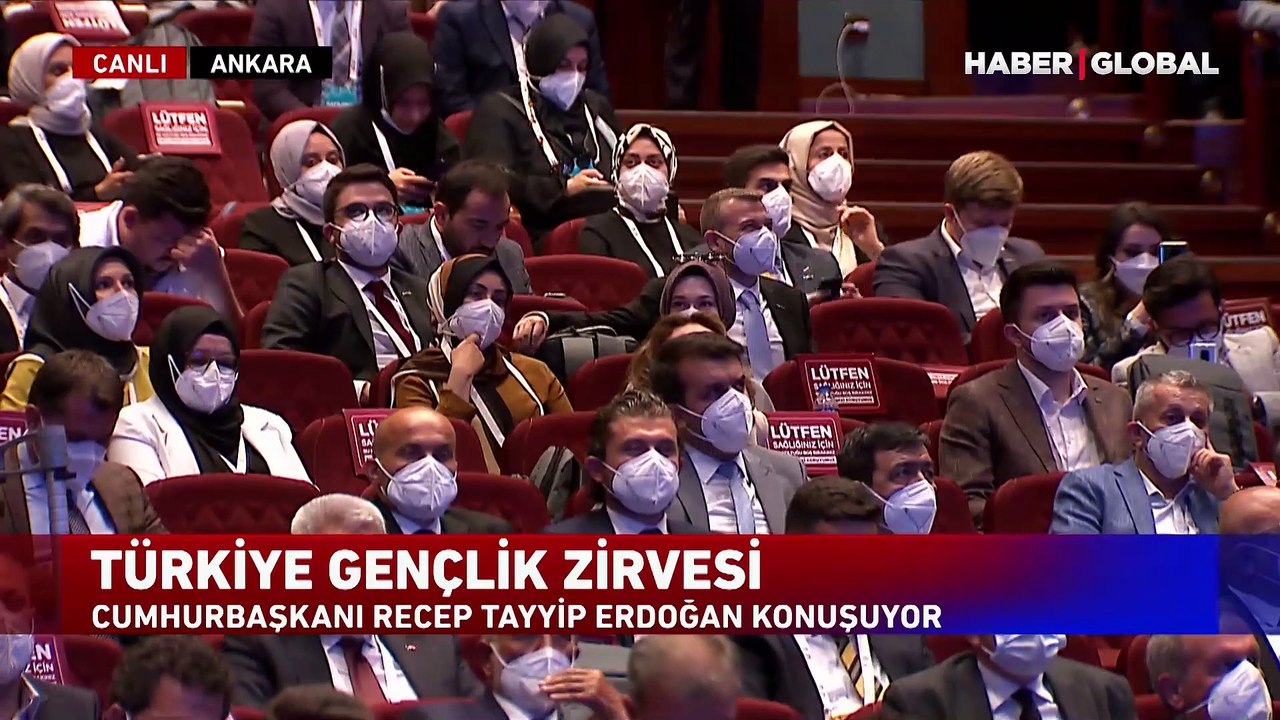 Cumhurbaşkanı Erdoğan'dan gençlere: Ülkemizin geleceğini farklı şekilde hem inşa hem de ihya edeceksiniz