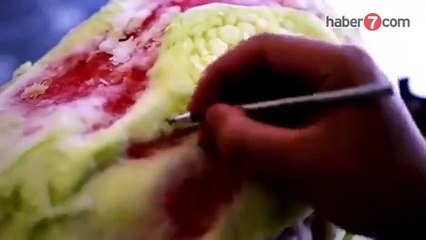 Karpuzdan yaptığına inanamayacaksınız...