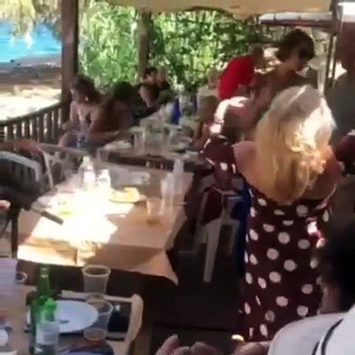 Δεν της το' χαμε! Η Εύα Καμπίτση από τα Διλήμματα της Καινούργιου χορεύει τσιφτετέλι με την ψυχή της