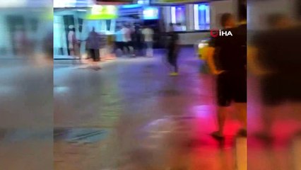 Antalya'da gençlerin tekmeli yumruklu kavgası