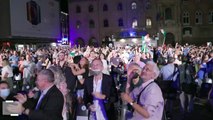 Bologna pazza di gioia: piazza Maggiore canta l'Inno di Mameli