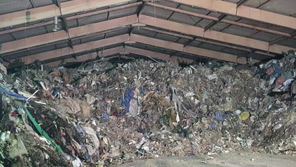 아산에서 폐공장 빌려 폐기물 불법 투기 2명 검거...만천 톤 추정 / YTN