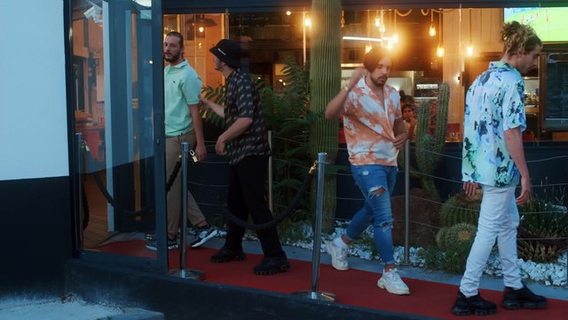 Jul devient John dans son nouveau clip