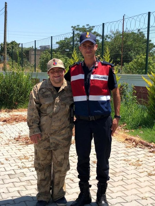 Down sendromlu genç asker oldu