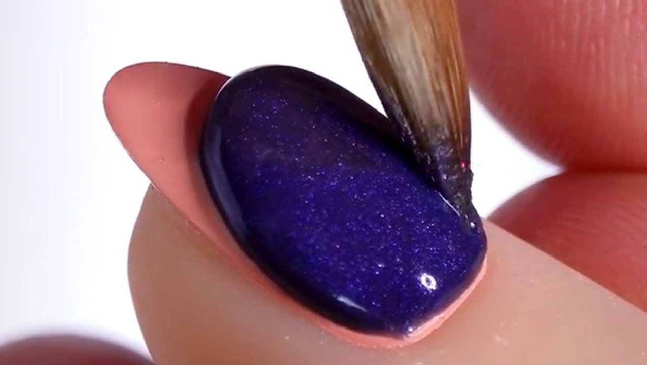 These acrylics pour onto your nails
