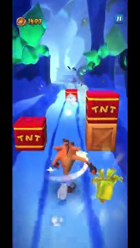 Frosty Mini Robot Battle Run Gameplay - Crash Bandicoot: On The Run!