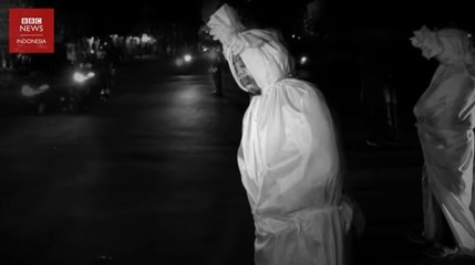 Covid-19_ Pocong 'gentayangan' sosialiasi vaksin dan PPKM darurat